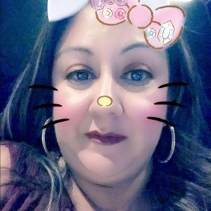 Hi my name is Liz I love shopping!!